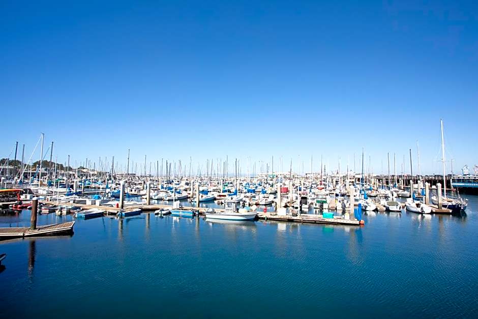 Holiday Inn Express Monterey - Cannery Row By IHG