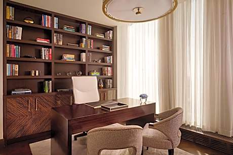 The Ritz-Carlton Suite with Club Lounge access,1 King, City view