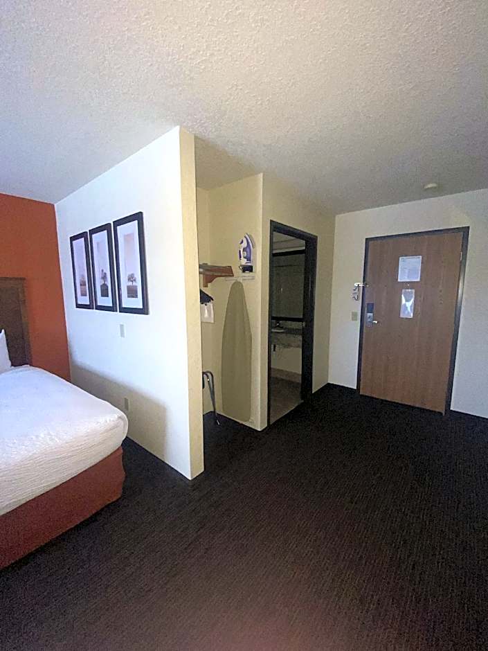 AmericInn by Wyndham Petoskey