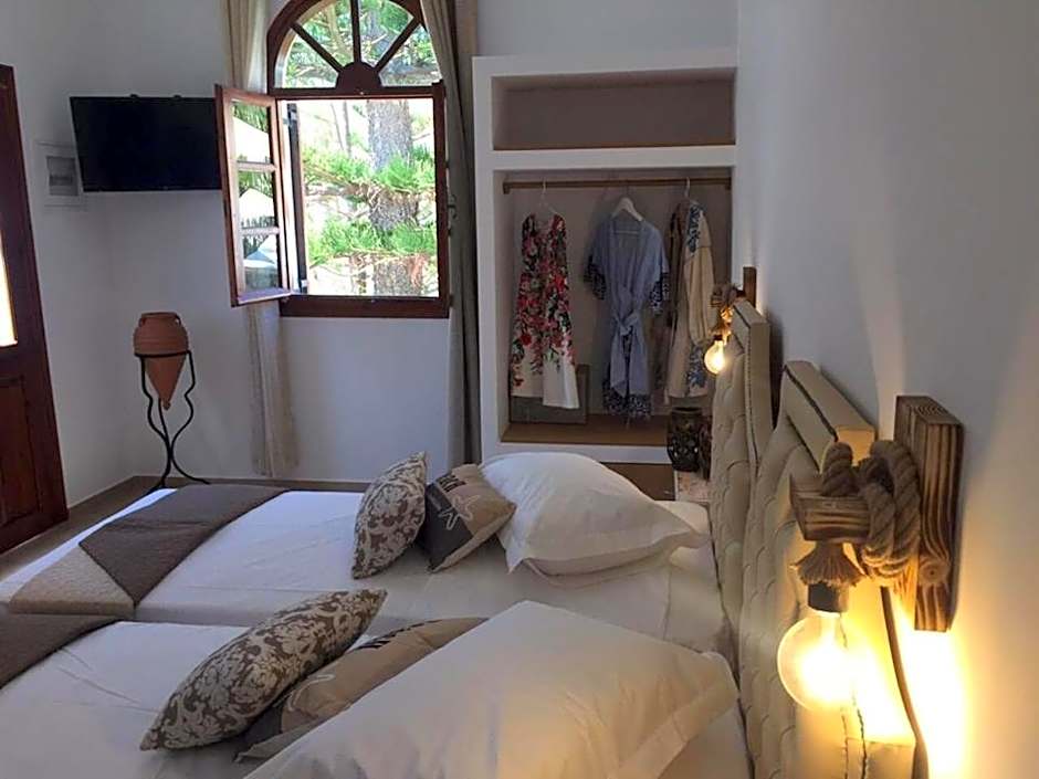 Philoxenia Hotel & Studios