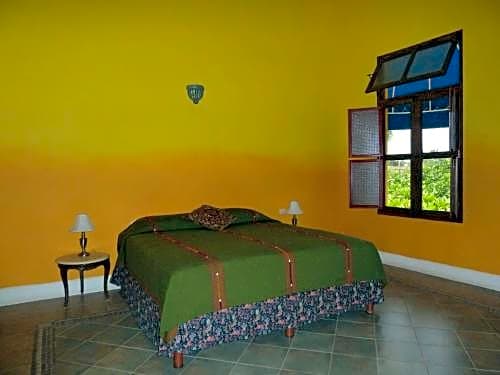 Hotel Medio Mundo