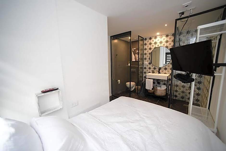 Z-32 Luxury Boutique Apartment - דירה מעוצבת ומזמינה