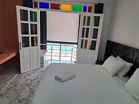 Two-Bedroom Apartment Shared Swimming Pool - Sea View
