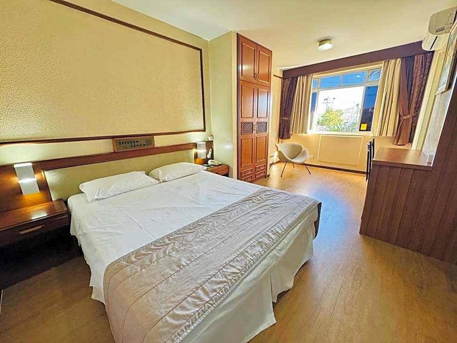 Lira Hotel