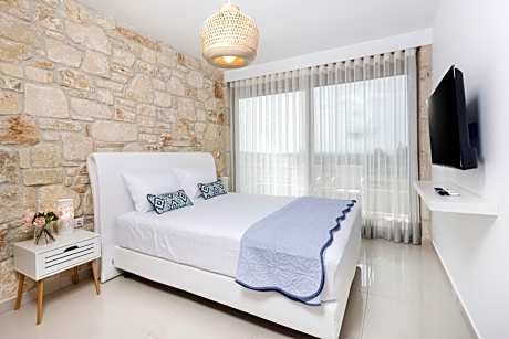 Suite with Pool View