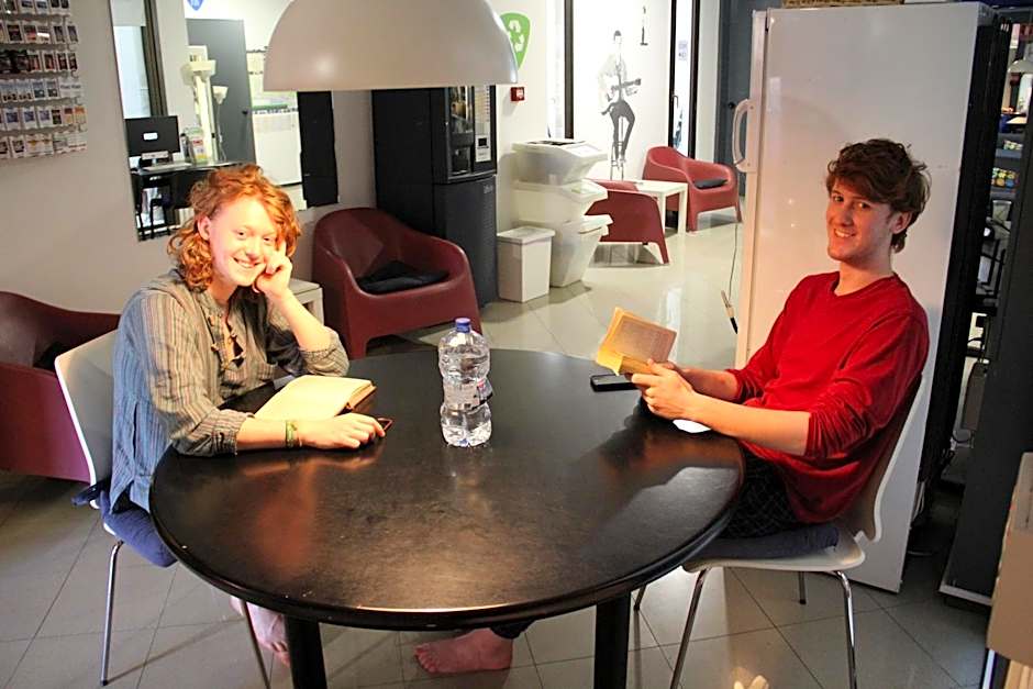 Alternative Creative Youth Hostel Barcelona