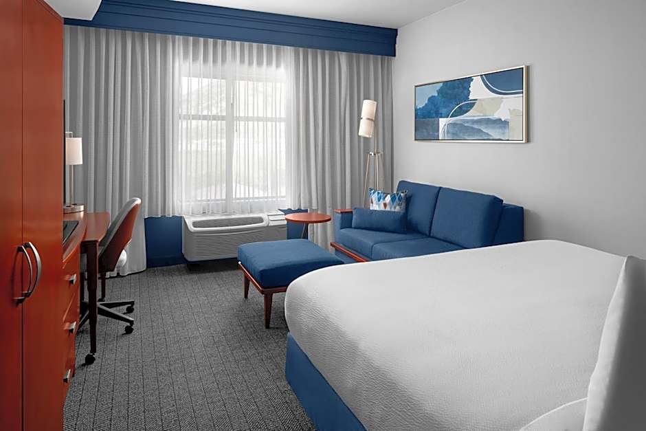Courtyard by Marriott Santa Clarita Valencia