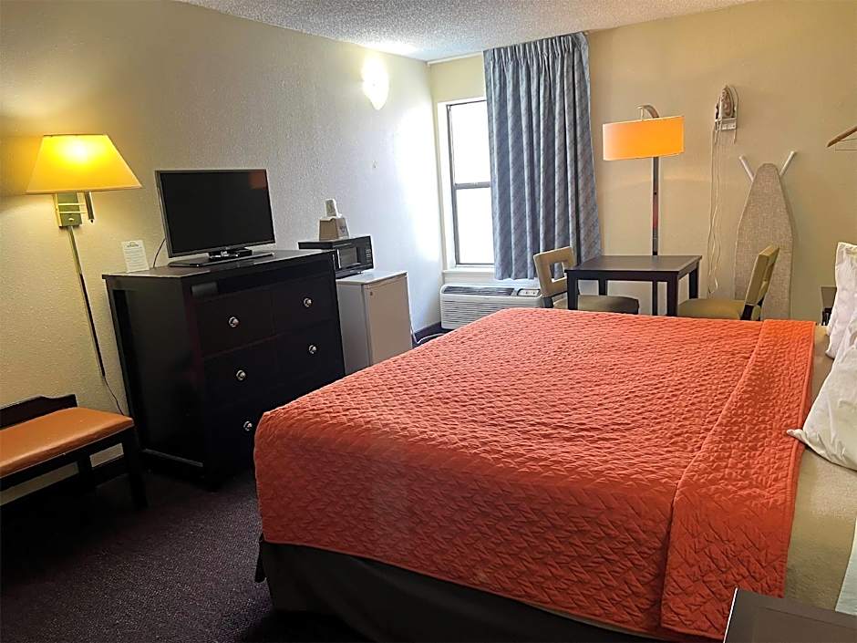 Days Inn by Wyndham Southern Hills/ORU