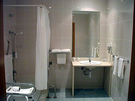 Standard Twin Room with Sea View - Accessible