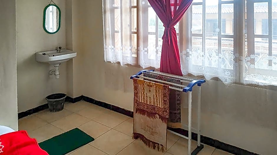 Villa Al Barokah Syariah Family Mitra RedDoorz near Sarangan Lake