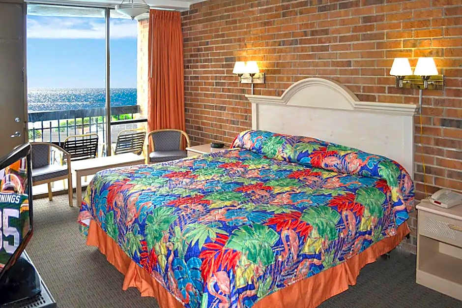 Commodore On The Beach