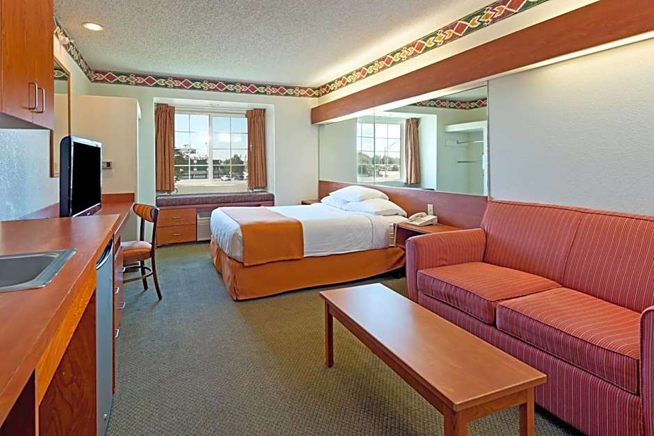 Microtel Inn & Suites By Wyndham Pueblo