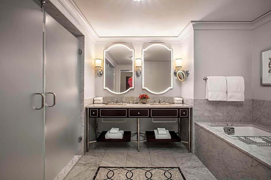 Waldorf Astoria By Hilton Chicago