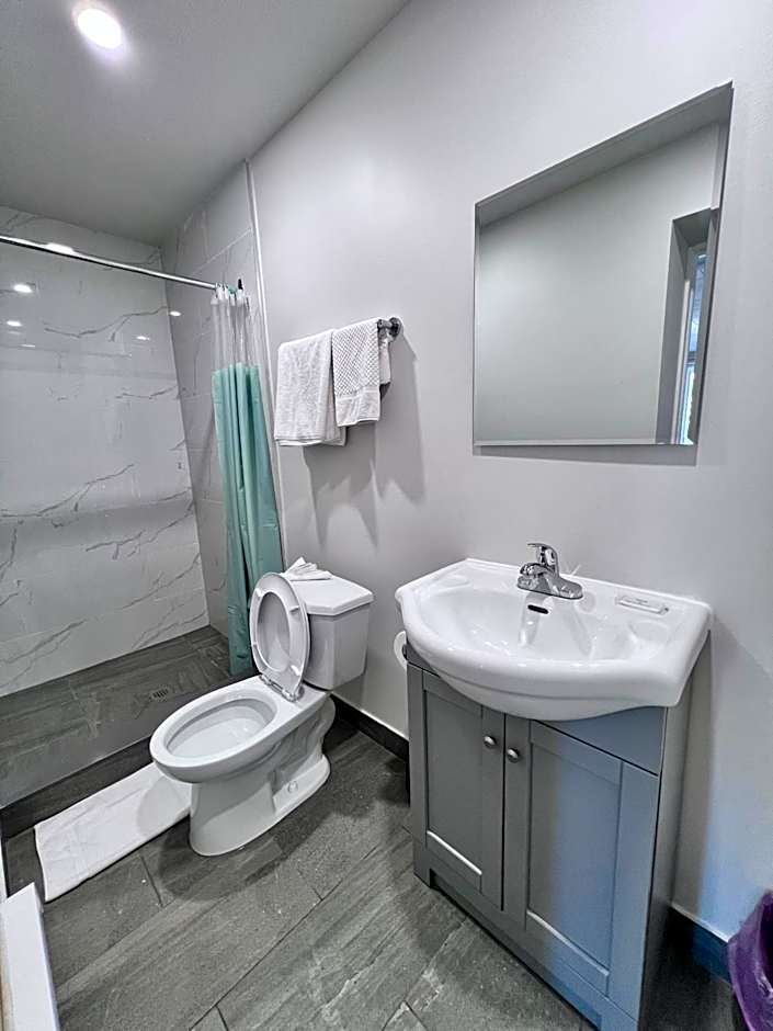 6267 Persepolis Inn