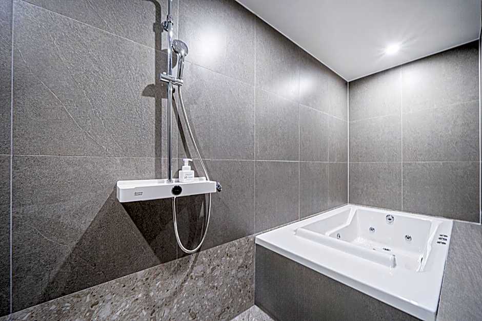 Gyeongju Poverta Hotel