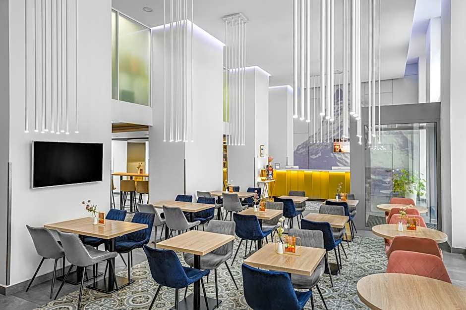 12 Revay Hotel