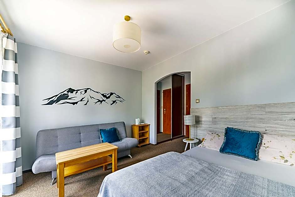 Nefryt - lodówka i czajnik w pokoju, dwa aneksy kuchenne ogólnodostępne, duży parking