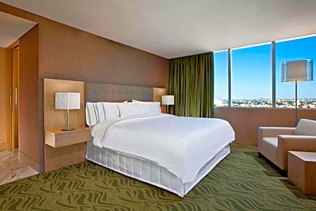 Master, 1 Bedroom Junior Suite, 1 King, City view