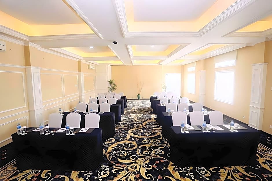 Adhiwangsa Hotel And Convention Hall