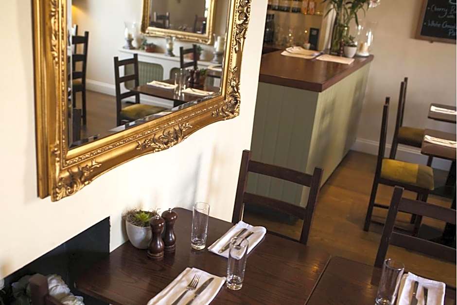 OYO White Horse Hotel