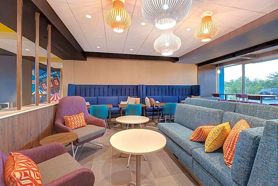 Tru by Hilton Grantville, PA