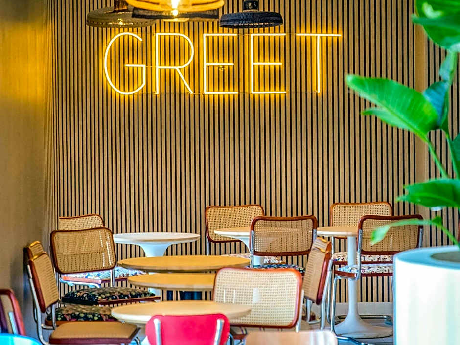 greet hotel Salon de Provence