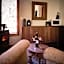 Tomah Retreat - Studio CHILL with fireplace and clawfoot bath