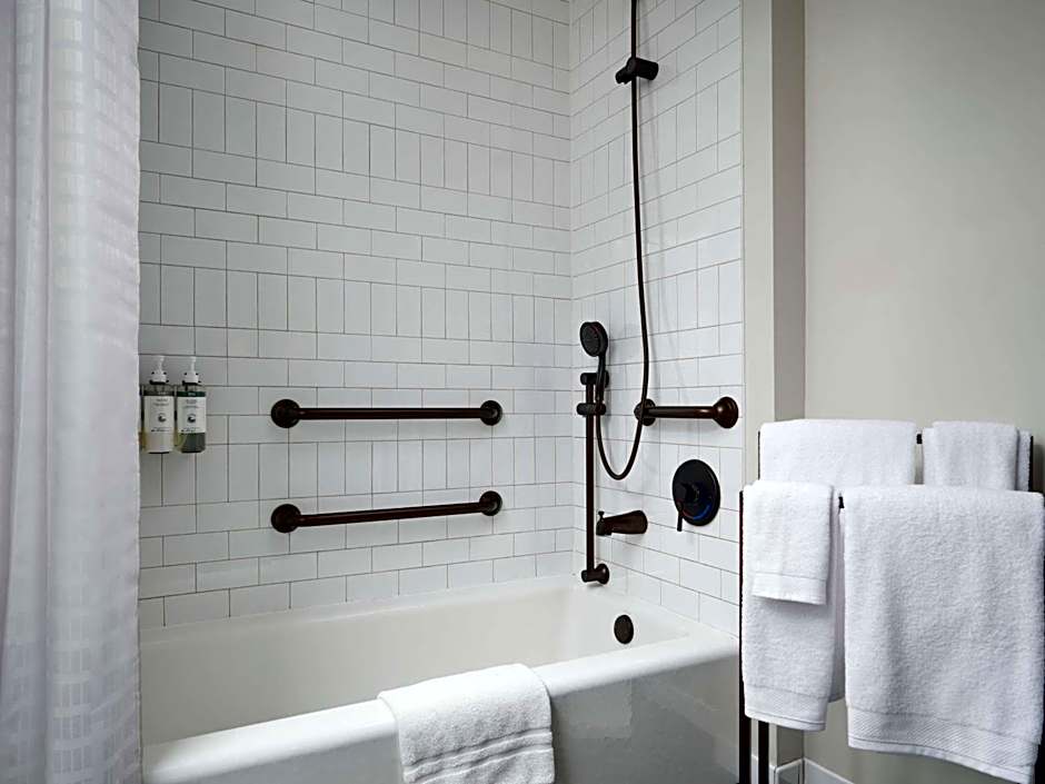 Hotel Phillips Kansas City Curio Collection by Hilton