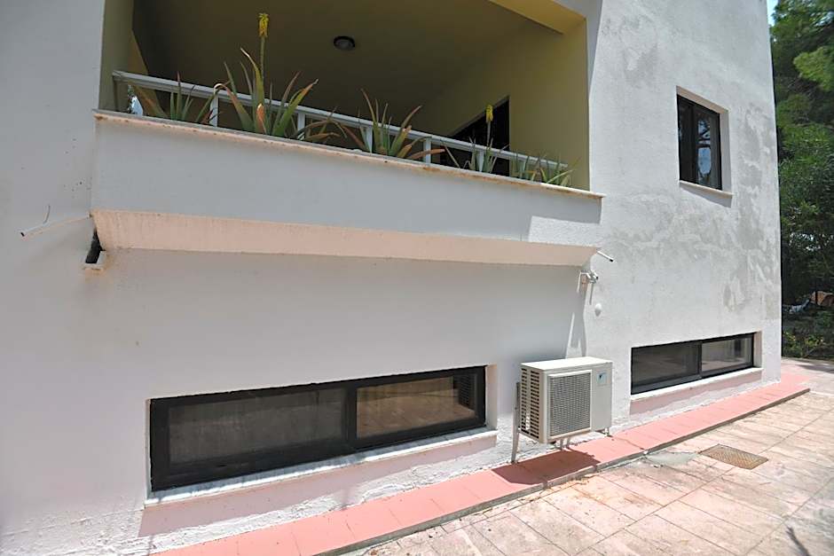 Niki Hotel Apartments