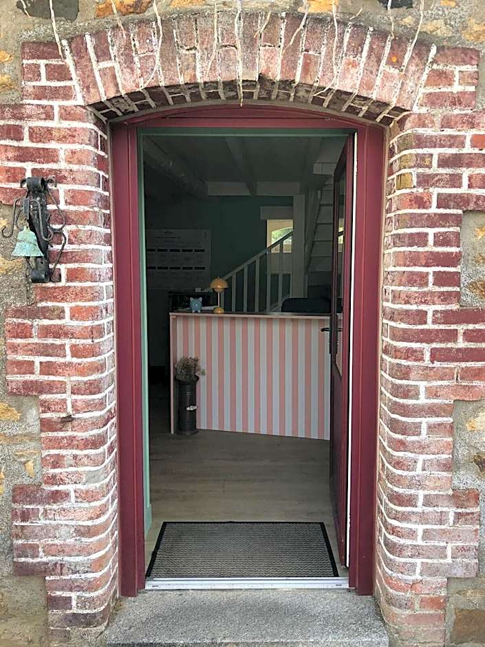 Logis Hôtel Le Relais De Beaucemaine