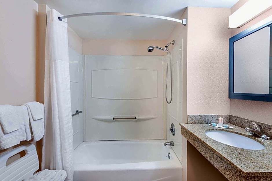 Days Inn by Wyndham Middletown/Newport Area