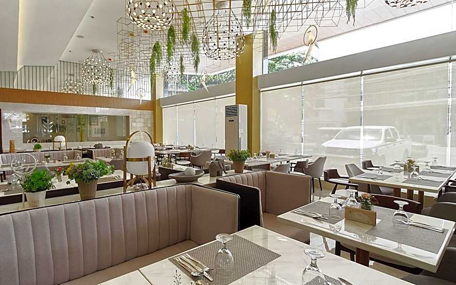 J7 Plaza Hotel