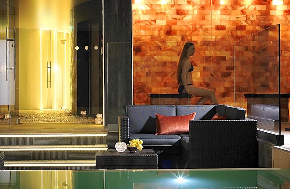 Westport Coast Hotel