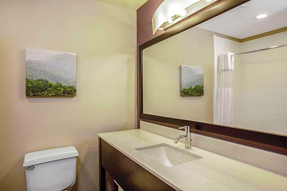 La Quinta Inn & Suites by Wyndham Fayetteville