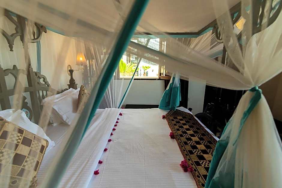 Dhow Palace Hotel