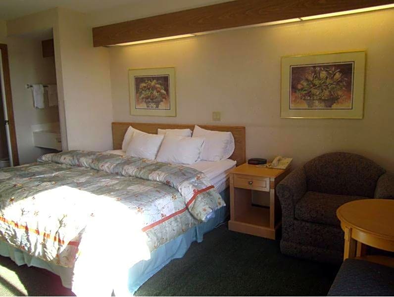 Pleasant Stay Inn & Suites