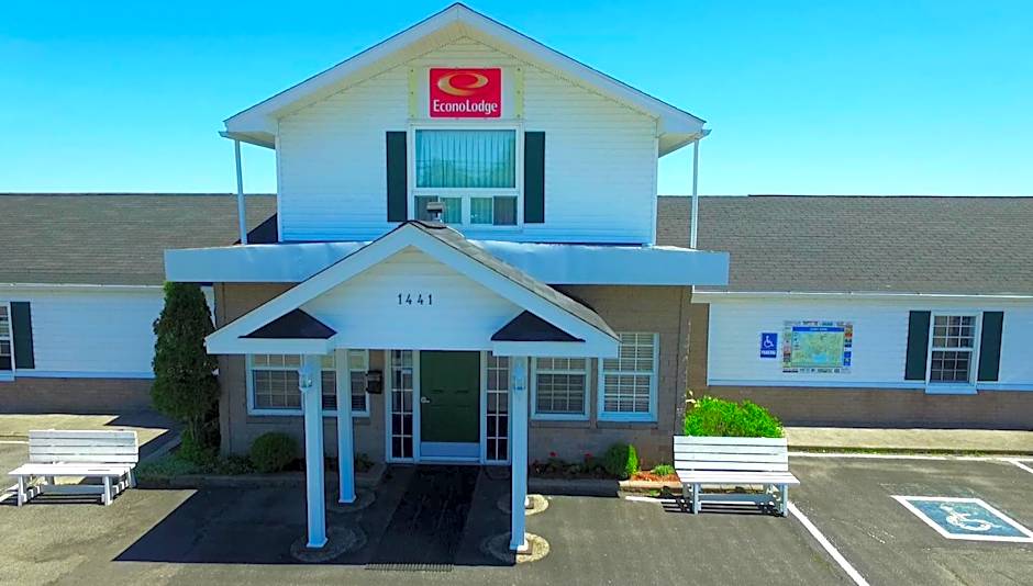 Econo Lodge Inn & Suites