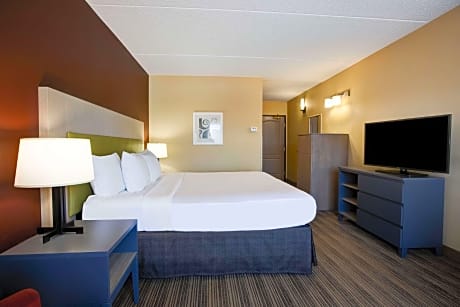 1 King Bed, Nonsmoking, Accessible