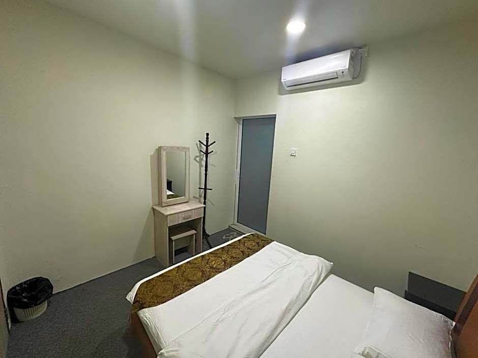Grand Line Hotel
