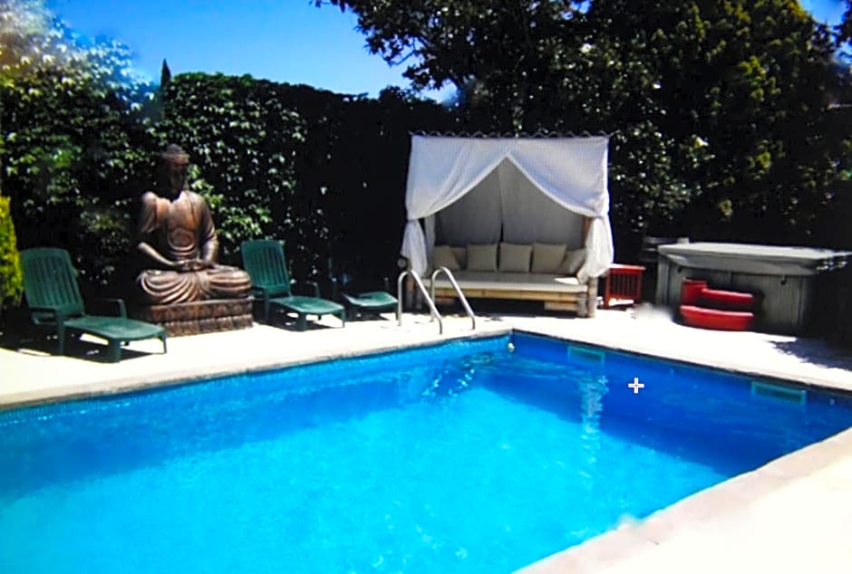 Villa Piscine indépendante sans vis à vis ET un studio sans accès piscine 2 possibilités au choix avec wifi