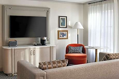 King Studio with Sofa Bed