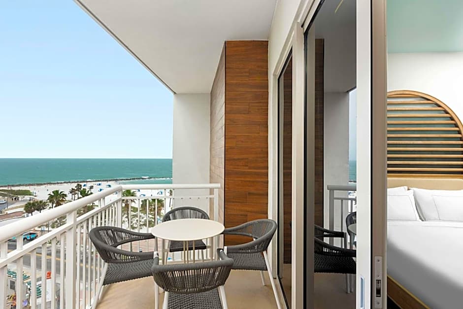 The Hiatus Clearwater Beach, Curio Collection by Hilton