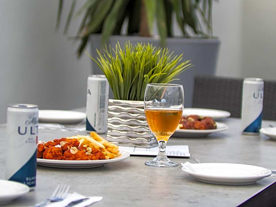 Hotel Mesaluna Short & Long Stay