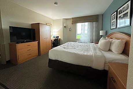 1 King Bed 1-Bedroom Suite Non-Smoking