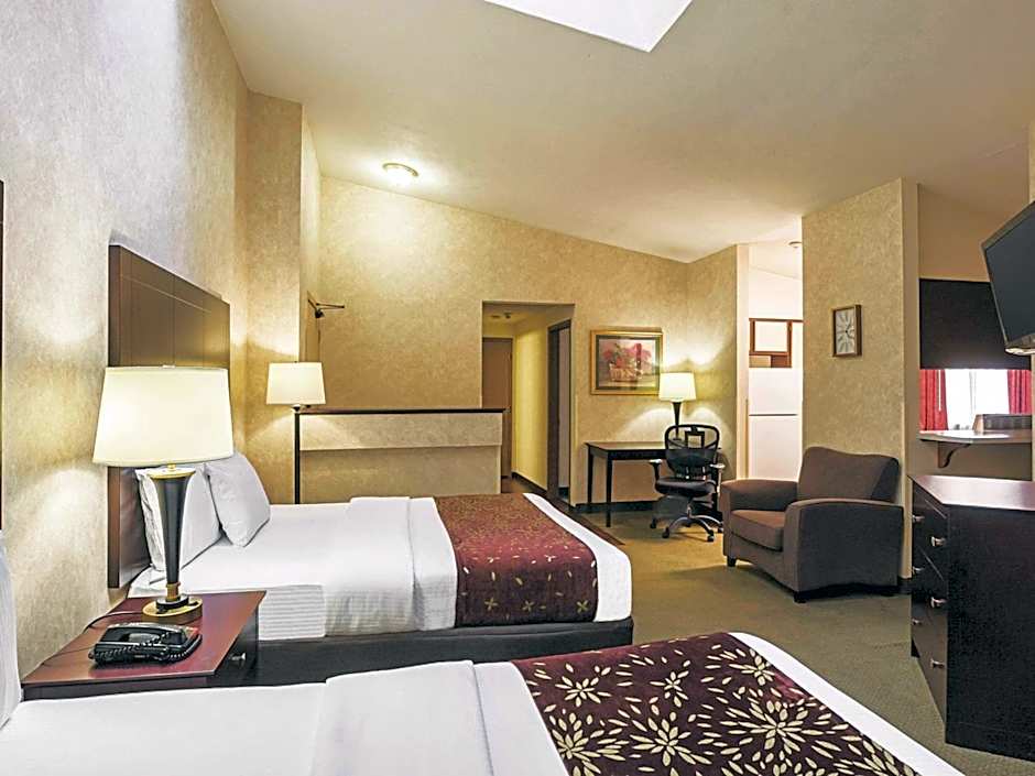 La Quinta Inn & Suites by Wyndham Woodburn