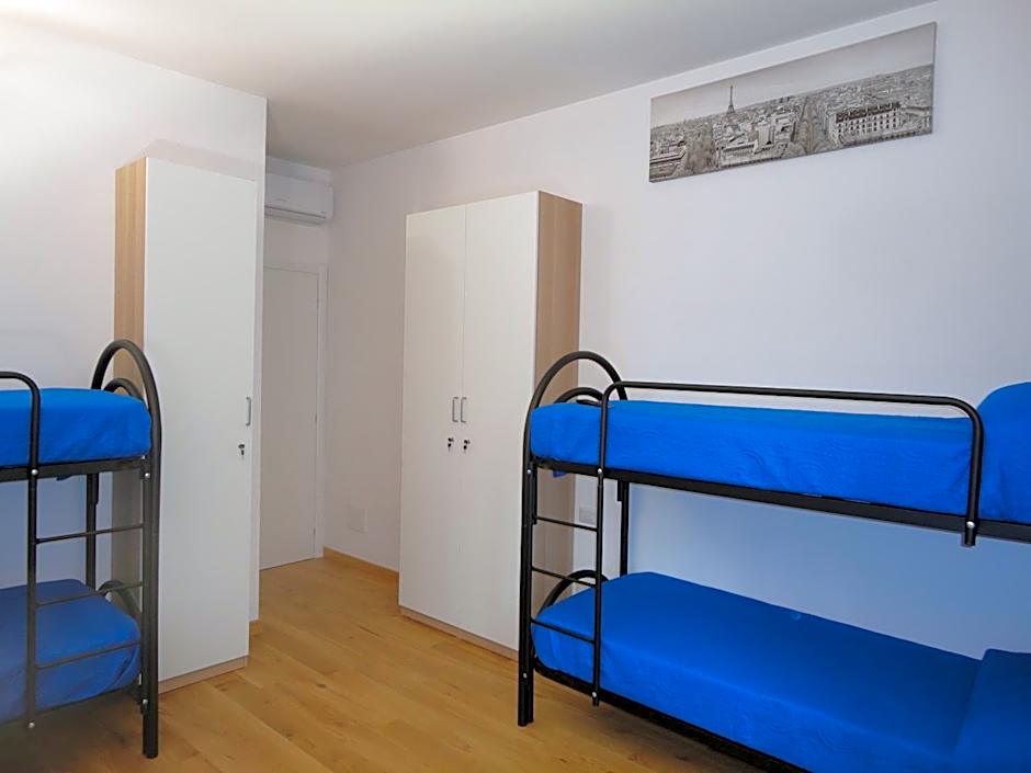 Bunk Bed in Female Dormitory Room — 6 fotoğraftan 1. fotoğraf