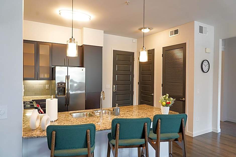 Luxury furnished & Designed 2 Bedroom Part Hotel in Woodland Hills