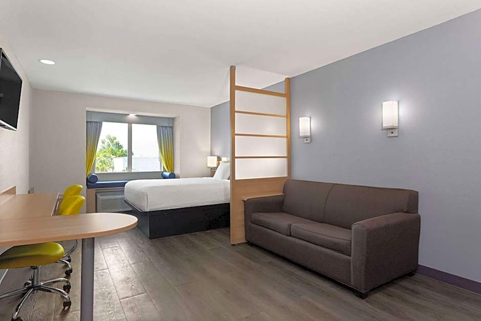 Microtel Inn & Suites By Wyndham Panama City