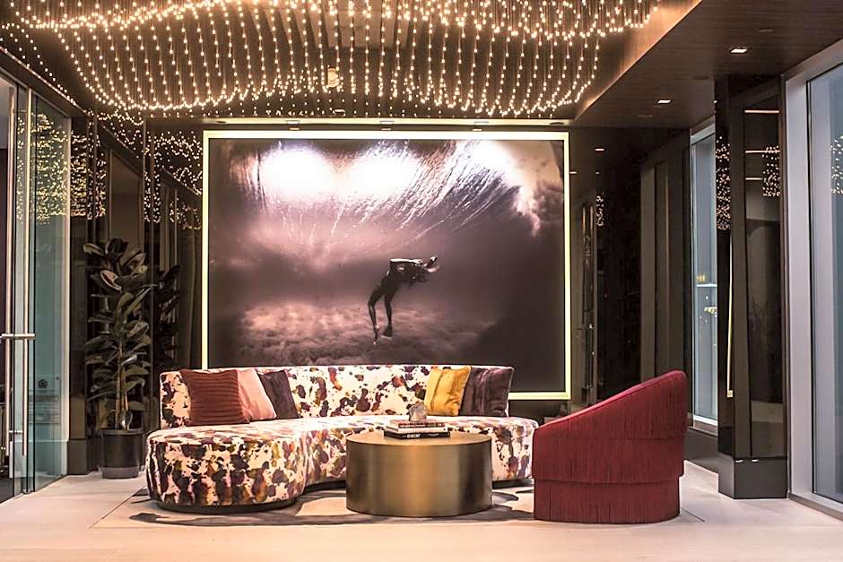 Beverly Grove Chic City Oasis 2 BR Apt with Den 138