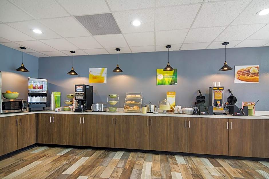 Quality Inn - On The Lake Clarksville-Boydton